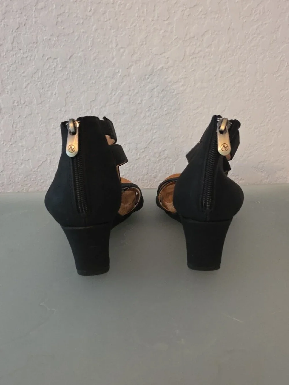 Adrienne Vittadini black wedge